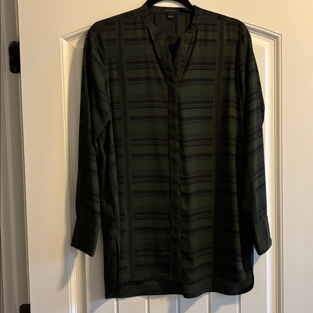 Ladies Ann Taylor Tunic Blouse, S